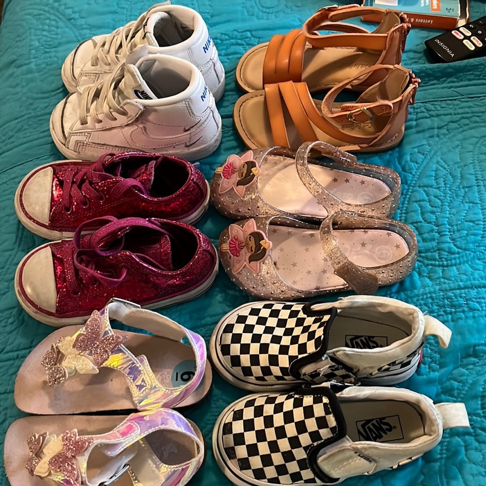 Girls shoes size 6c.